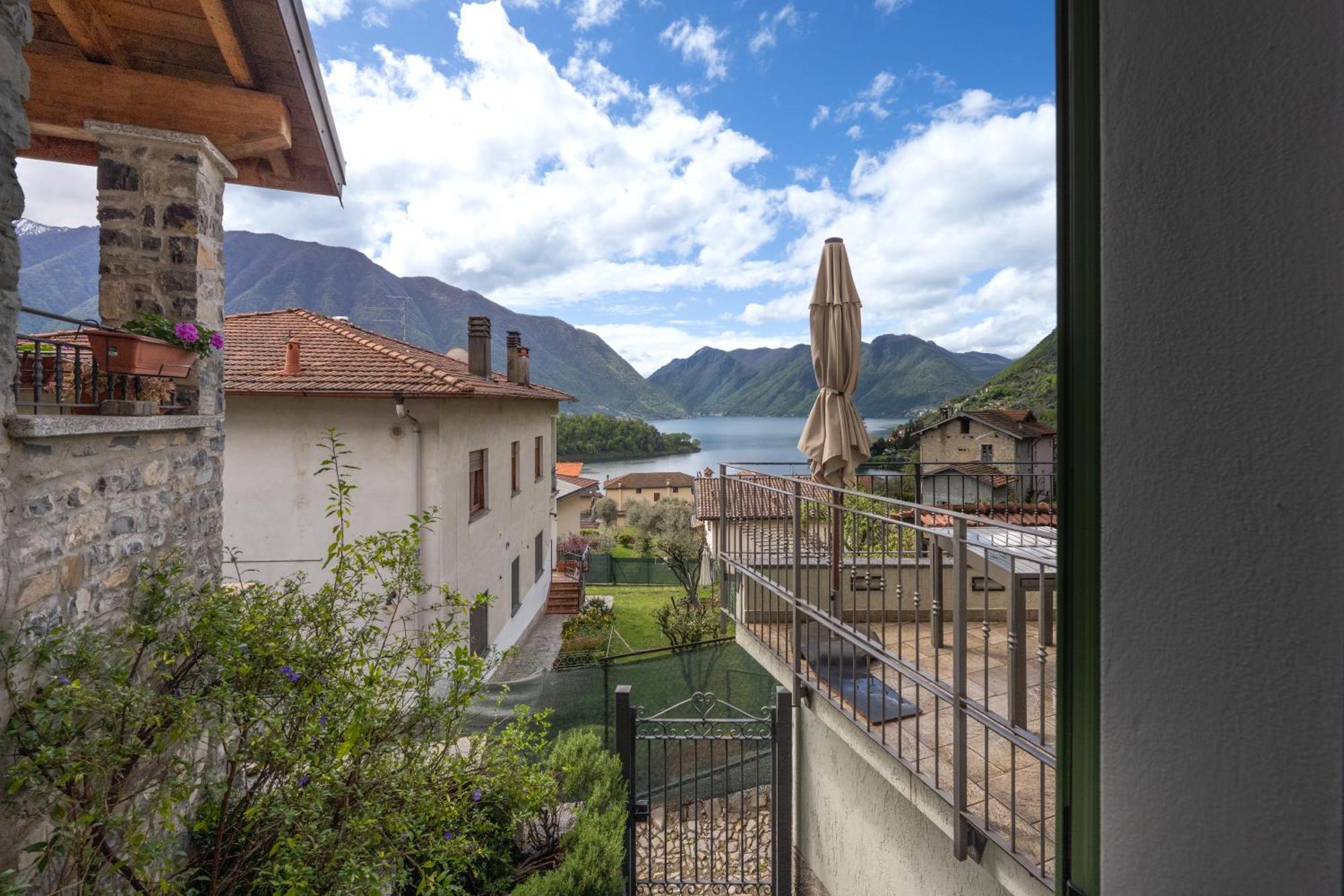 Lora Villa, With Lake View Оссуччо Экстерьер фото